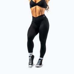 Legginsy treningowe damskie NEBBIA Strong Beauty. Czarne legginsy Nebbia, bez wzorów, z elastanu. Za 409.99 zł.