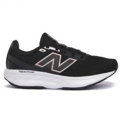 Buty do biegania damskie New Balance Lk9 W520. Czarne buty do biegania New Balance, bez wzorów, z materiału, bez zapięcia, do biegania. Za 527.00 zł.