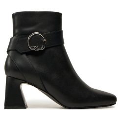 Botki KARL LAGERFELD. Czarne botki KARL LAGERFELD, bez wzorów, bez obcasa, na słupku, bez zapięcia. Za 519.99 zł.