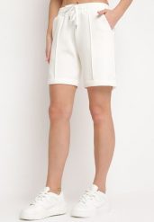 Białe Klasyczne Szorty z Gumką w Pasie i Wsuwanymi Kieszeniami Cadenzara. Białe szorty Born2be, bez wzorów, eleganckie. Za 59.99 zł.