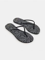 Japonki z kwiatowym wzorem - czarny. Czarne japonki Sinsay, bez wzorów. Za 15.99 zł.