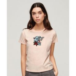 Koszulka dopasowana z haftem tatuażu. Czerwone t-shirty sportowe Superdry, bez wzorów, z bawełny, bez ramiączek. W wyprzedaży za 151.35 zł.