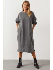 Milan Kiss Sukienka dresowa w kolorze szarym rozmiar: L. Szare sukienki Milan Kiss, na imprezę, l, bez wzorów, z dresówki, bez kołnierzyka, bez ramiączek, maxi. Za 118.01 zł.
