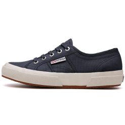 Buty treningowe dla kobiet Superga 2750 Classic Marine. Niebieskie buty treningowe Superga, na lato, bez wzorów, z bawełny, bez zapięcia, trekkingowe. Za 333.00 zł.