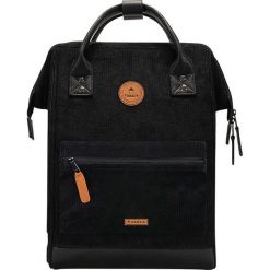 Cabaia plecak kolor czarny duży gładki. Czarne plecaki Cabaia, bez wzorów, do ręki, bez dodatków. Za 399.99 zł.