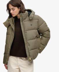 Superdry Pikowana kurtka premium z kapturem w kratę – Brown Heritage Check. Brązowe kurtki Superdry, bez wzorów, z lyocellu, z kapturem. Za 627.65 zł.