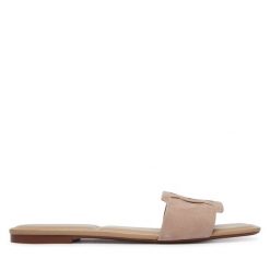 Klapki Calvin Klein. Brązowe klapki Calvin Klein, bez wzorów, bez obcasa, bez zapięcia. Za 368.99 zł.
