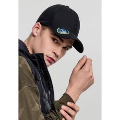 Czapka Flexfit 110 Pique. Czarne czapki z daszkiem FLEXFIT, bez wzorów. Za 140.00 zł.