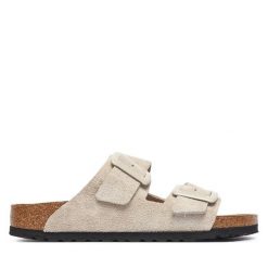 Klapki Birkenstock. Białe klapki Birkenstock, bez wzorów, bez obcasa, bez zapięcia. Za 629.99 zł.