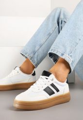 Białe Sneakersy Kultowe Tenisówki z Ozdobnymi Paskami Tenavellea. Białe trampki Renee, bez wzorów, z jeansu, eleganckie, bez zapięcia. W wyprzedaży za 67.99 zł.