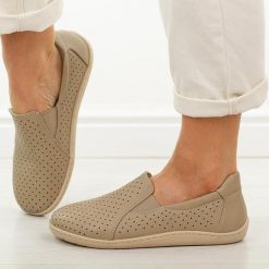 Beżowe skórzane półbuty damskie barefoot M.Daszyński Ol38-2. Brązowe półbuty wsuwane M.Daszyński, na jesień, bez wzorów, z jeansu, eleganckie, bez obcasa, na płaskiej podeszwie. W wyprzedaży za 197.10 zł.