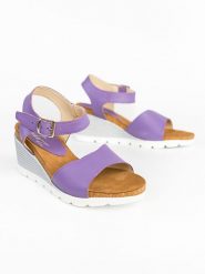 Zapato Skórzane sandały w kolorze fioletowym na koturnie rozmiar: 38. Różowe sandały Zapato, bez wzorów, z otwartym noskiem, bez obcasa, na koturnie, bez zapięcia. Za 225.57 zł.