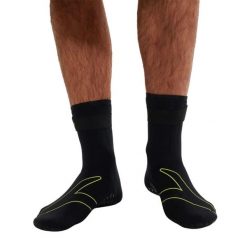 Neoprenowe Skarpety Pływackie Unisex Dla Dorosłych Do Pływania W Wodach. Czarne skarpetki Speedo, bez wzorów, z materiału. Za 149.41 zł.