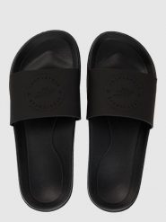 Klapki damskei 4F 4FRSS26FSLIF061. Czarne klapki 4f, bez wzorów, z gumy, bez obcasa, bez zapięcia. Za 59.99 zł.