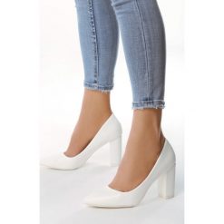 Białe Czółenka Snip. Czółenka marki Born2be. Za 89.99 zł.
