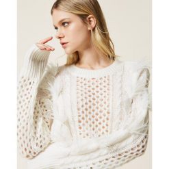 BIAŁY DŁUGI SWETER Z PIÓRAMI TWINSET. Białe swetry Twinset, l, bez wzorów, z materiału, bez ramiączek. W wyprzedaży za 1,420.00 zł.