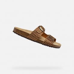 Sandały GEOX D BRIONIA Brąz. Brązowe sandały Geox, bez wzorów, ze skóry, bez obcasa, bez zapięcia. Za 313.99 zł.
