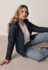 Granatowa Klasyczna Kurtka Przejściowa z Pikowaniem i Odpinanym Kapturem Pretiella. Niebieskie kurtki Born2be, l, bez wzorów, z jeansu, klasyczne. Za 119.99 zł.