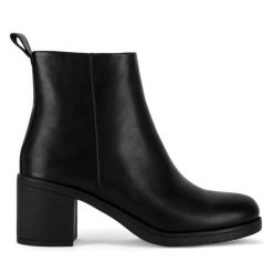 Botki Clara Barson. Czarne botki Clara Barson, bez wzorów, bez obcasa, na słupku, bez zapięcia. Za 149.99 zł.