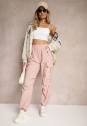Różowe Spodnie Cargo High Waist z Ozdobnymi Kieszeniami Leriora. Czerwone jeansy Renee, bez wzorów, z jeansu, eleganckie, z podwyższonym stanem. W wyprzedaży za 35.99 zł.