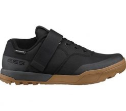 MTB - buty rowerowe GE500W, czarne. Czarne buty do biegania Shimano, bez wzorów, z gumy, bez zapięcia, do biegania. Za 540.00 zł.