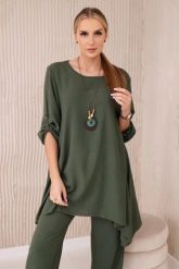 Komplet bluzka + spodnie z wisiorkiem khaki. Brązowe bluzki Kesi Włoski, l, z aplikacjami, z poliesteru, biznesowe, bez kołnierzyka, bez ramiączek. Za 196.55 zł.