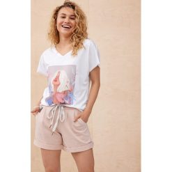 T-Shirt Damski Masajka BS Ekri. Brązowe t-shirty blue shadow, z aplikacjami, z bawełny, bez kołnierzyka, bez ramiączek. Za 169.90 zł.