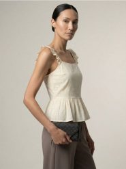 Bluzka na ramiączkach z falbanami i wiskozą - żółty. Żółte bluzki Sinsay, l, bez wzorów, z wiskozy, bez kołnierzyka, bez ramiączek. Za 39.99 zł.