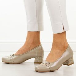 Złote skórzane czółenka damskie Potocki 19409. Żółte czółenka POTOCKI, na jesień, bez wzorów, ze skóry, eleganckie, z okrągłym noskiem, bez obcasa, na obcasie, bez zapięcia. W wyprzedaży za 192.72 zł.