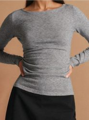 Sweter z marszczeniami po bokach - szary. Szare swetry Sinsay, l, bez wzorów, bez ramiączek. Za 39.99 zł.