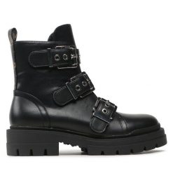 Botki Guess. Czarne botki Guess, z aplikacjami, bez obcasa, na płaskiej podeszwie, bez zapięcia. Za 369.99 zł.