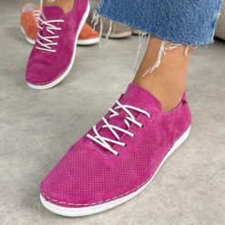 Fuksja ażurowe skórzane półbuty damskie S.Barski 7080. Czerwone półbuty wsuwane S.BARSKI, na jesień, w ażurowe wzory, z jeansu, casualowe, bez obcasa, na płaskiej podeszwie. Za 249.00 zł.