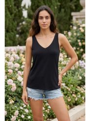SOULSHAE Top w kolorze czarnym rozmiar: XXL/3XL. Czarne topy SOULSHAE, xl, bez wzorów, z wiskozy, bez kołnierzyka, bez ramiączek. Za 73.95 zł.