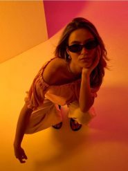 Bluzka hiszpanka z dekoracyjną koronką - różowy. Czerwone bluzki Sinsay, l, bez wzorów, z koronki, bez kołnierzyka, bez ramiączek. Za 25.99 zł.