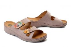 DR. BRINKMANN 700225-08 beige, klapki profilaktyczne damskie. Brązowe klapki Dr. Brinkmann, bez wzorów, ze skóry, bez obcasa, bez zapięcia. Za 349.90 zł.