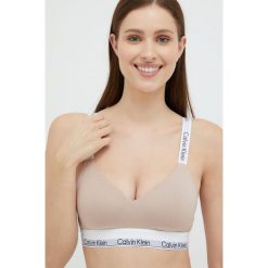 Calvin Klein Underwear biustonosz kolor beżowy gładki. Brązowe biustonosze Calvin Klein Underwear, bez wzorów, z włókna. W wyprzedaży za 138.99 zł.