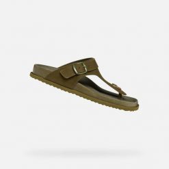 Sandały GEOX D SANDYBETT Zielony. Zielone sandały Geox, bez wzorów, ze skóry, bez obcasa, bez zapięcia. Za 298.99 zł.