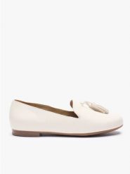 Kremowe mokasyny z chwostem. Brązowe mokasyny Ryłko, z aplikacjami, ze skóry, z okrągłym noskiem. Za 329.99 zł.