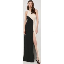 Pinko sukienka kolor czarny maxi prosta. Czarne sukienki Pinko, na co dzień, bez wzorów, bez kołnierzyka, bez ramiączek, maxi, proste. W wyprzedaży za 1,229.90 zł.