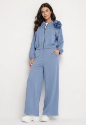 Niebieski Komplet Dresowy z Wiskozą Szerokie Spodnie i Bluza ze Stójką i Broszką Redasena. Niebieskie bluzy Born2be, bez wzorów, z dresówki, sportowe, bez ramiączek, bez kaptura. W wyprzedaży za 169.99 zł.