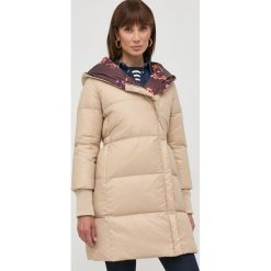 MAX&Co. kurtka puchowa damska kolor beżowy zimowa. Brązowe kurtki MAX&Co., na zimę, bez wzorów, z puchu, z kapturem. W wyprzedaży za 1,349.90 zł.