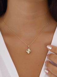 Nakkash Pozłacany naszyjnik z elementem ozdobnym - dł. 42 cm rozmiar: onesize. Żółte naszyjniki Nakkash, z materiału, metalowe. Za 43.99 zł.