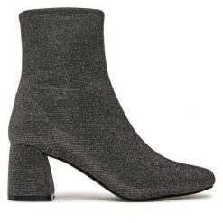 Botki ONLY. Szare botki ONLY, bez wzorów, bez obcasa, na słupku, bez zapięcia. Za 169.99 zł.