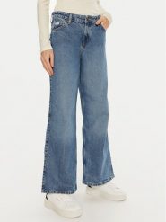 Guess Jeansy W4BA0Y D5CC4 Niebieski Relaxed Fit. Niebieskie jeansy Guess, z aplikacjami, z bawełny. Za 247.77 zł.