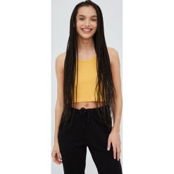 Superdry top bawełniany kolor żółty. Żółte topy Superdry, l, bez wzorów, z bawełny, bez kołnierzyka, bez ramiączek. Za 89.99 zł.