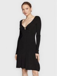 Guess Sukienka dzianinowa W3RK36 Z30K0 Czarny Slim Fit. Czarne sukienki Guess, s, z aplikacjami, z dzianiny, bez kołnierzyka, bez ramiączek. Za 329.99 zł.