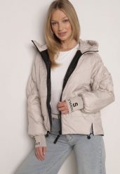 Beżowa Przejściowa Kurtka Pikowana z Kapturem i Napisami na Rękawach Althone. Brązowe kurtki Born2be, l, bez wzorów, z poliesteru, z kapturem. Za 149.99 zł.