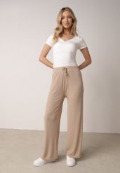 Beżowe Szerokie Spodnie z Bawełną Zdobione Cyrkoniami Azilene. Brązowe jeansy Born2be, z aplikacjami, z bawełny, klasyczne, z podwyższonym stanem. Za 49.99 zł.