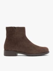 Brązowe welurowe botki. Brązowe botki Ryłko, bez wzorów, ze skóry, za kostkę, bez obcasa, na płaskiej podeszwie, bez zapięcia. Za 449.99 zł.