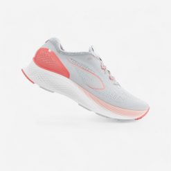 Buty do biegania damskie Kiprun KS500 2. Czerwone buty do biegania KIPRUN, bez wzorów, z meshu, bez zapięcia, do biegania. Za 199.99 zł.